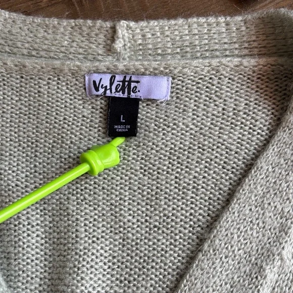 Green Feminine Floral Vintage Inspired Knit Cardigan ✨ - Picture 8 of 10